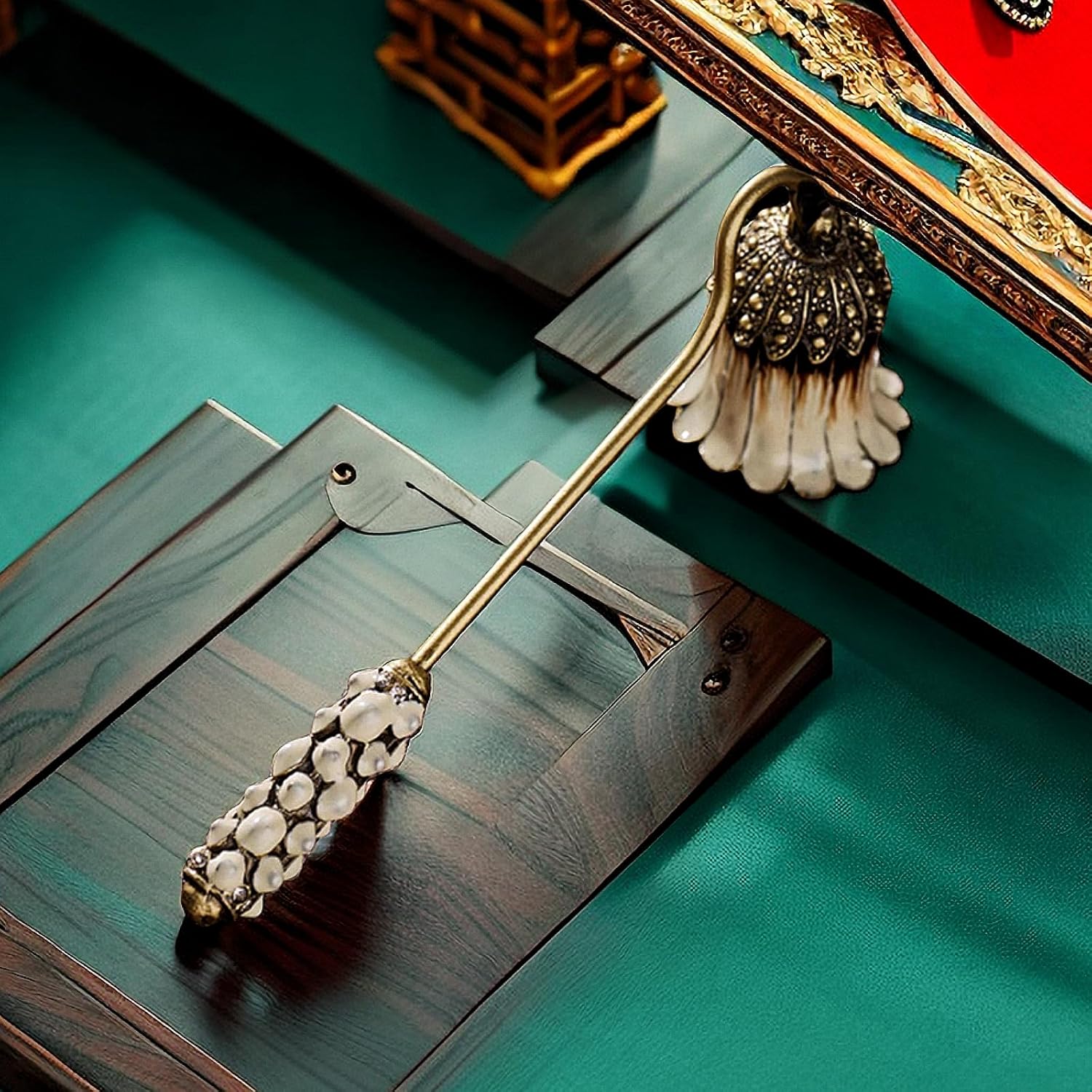 Elynovaa White Candle Snuffer with Long Handle